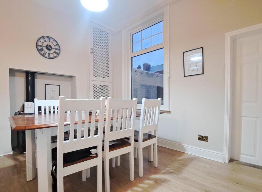 Rm 3, 57 Ponsonby Avenue, Belfast, BT15 2LS