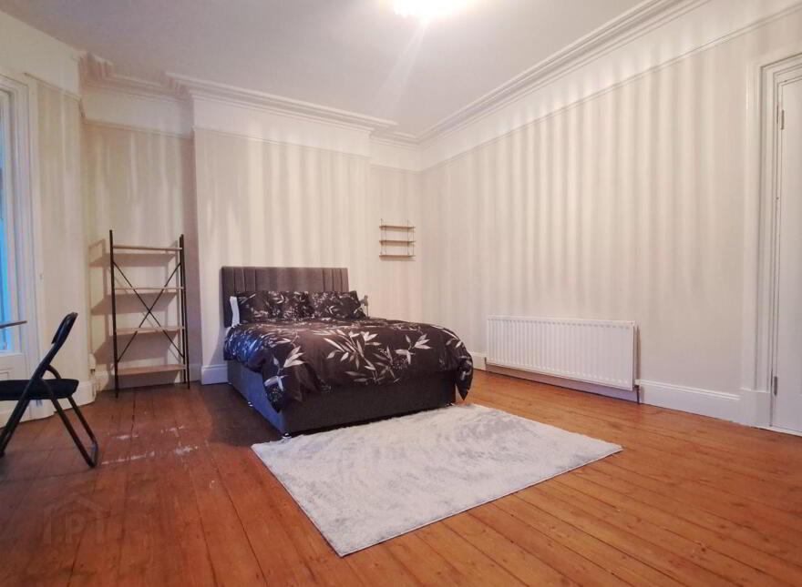 Rm 3, 57 Ponsonby Avenue, Belfast, BT15 2LS photo