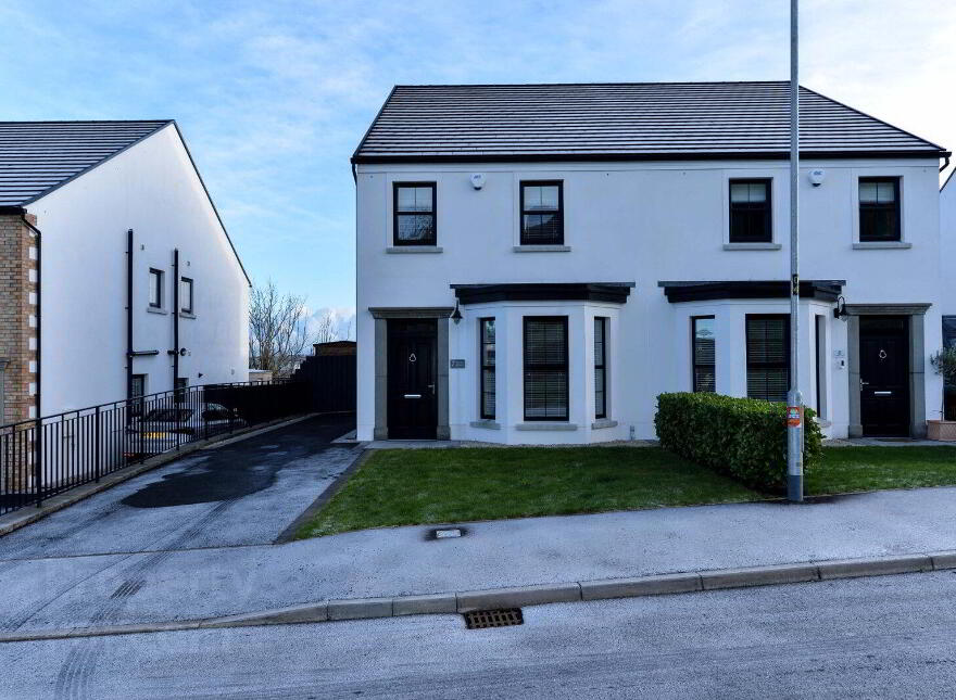 7 Scrabo Heights, Newtownards, BT23 4AG photo