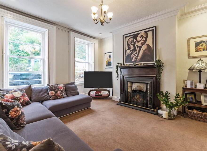 39 Victoria Road, Holywood, BT18 9BD