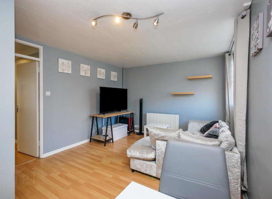140b Belvoir Drive, Belvoir Park, Belfast, BT8 7DT