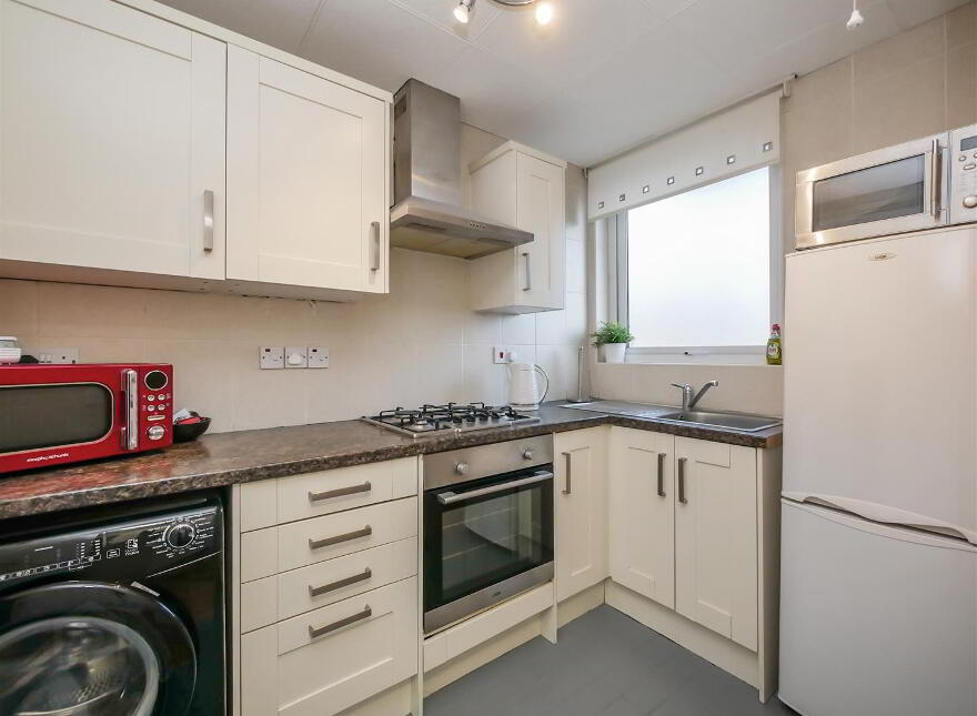 140b Belvoir Drive, Belvoir Park, Belfast, BT8 7DT