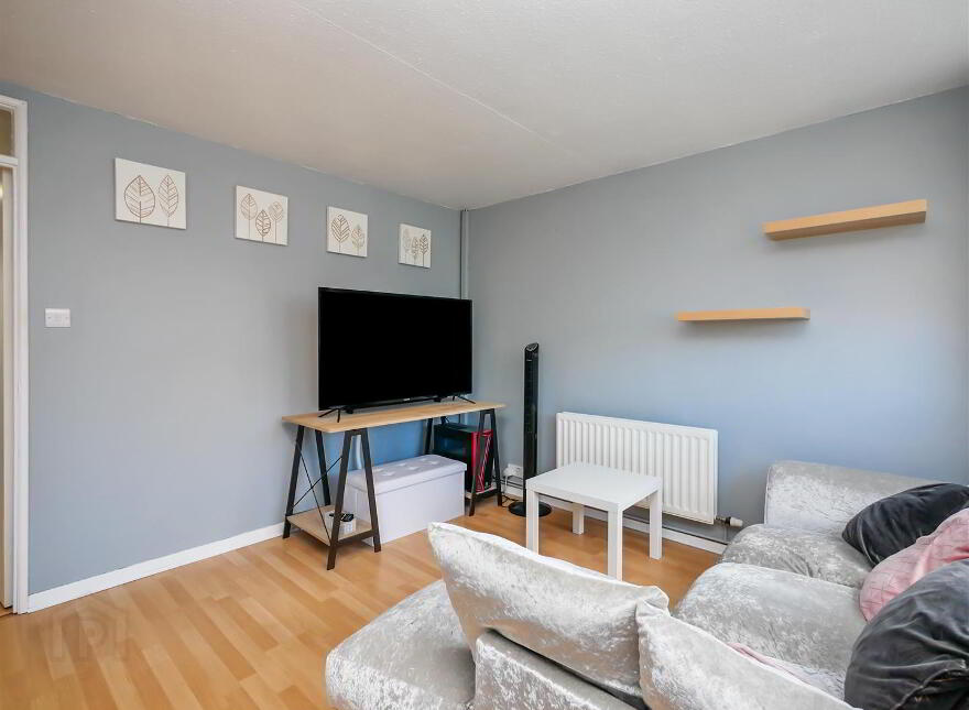 140b Belvoir Drive, Belvoir Park, Belfast, BT8 7DT