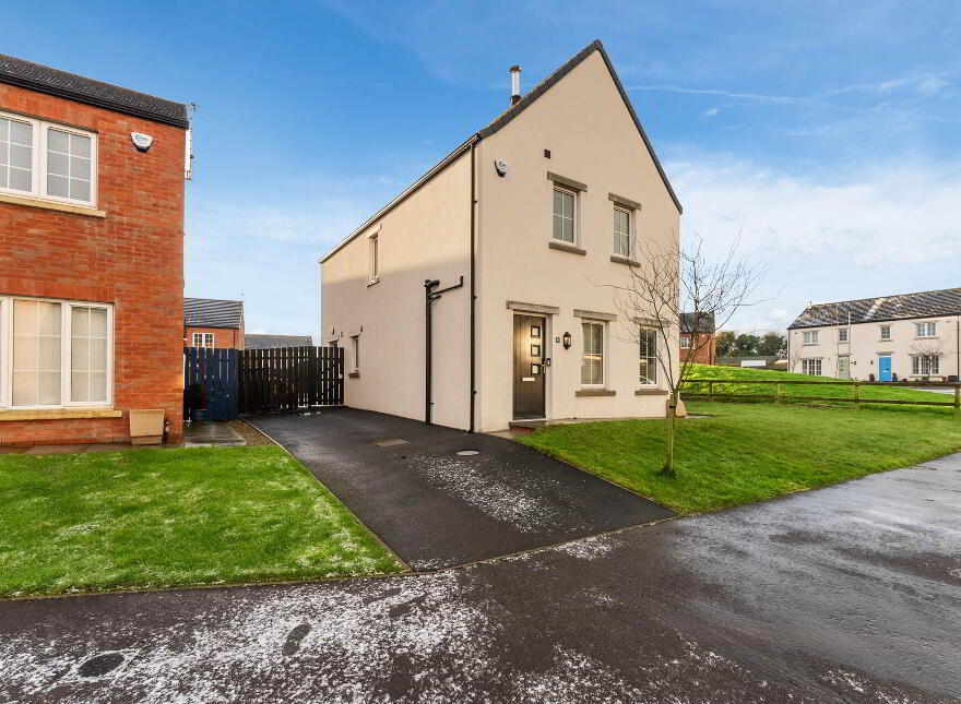 80 Headington Manor, Lurgan, Craigavon, BT66 6TQ photo