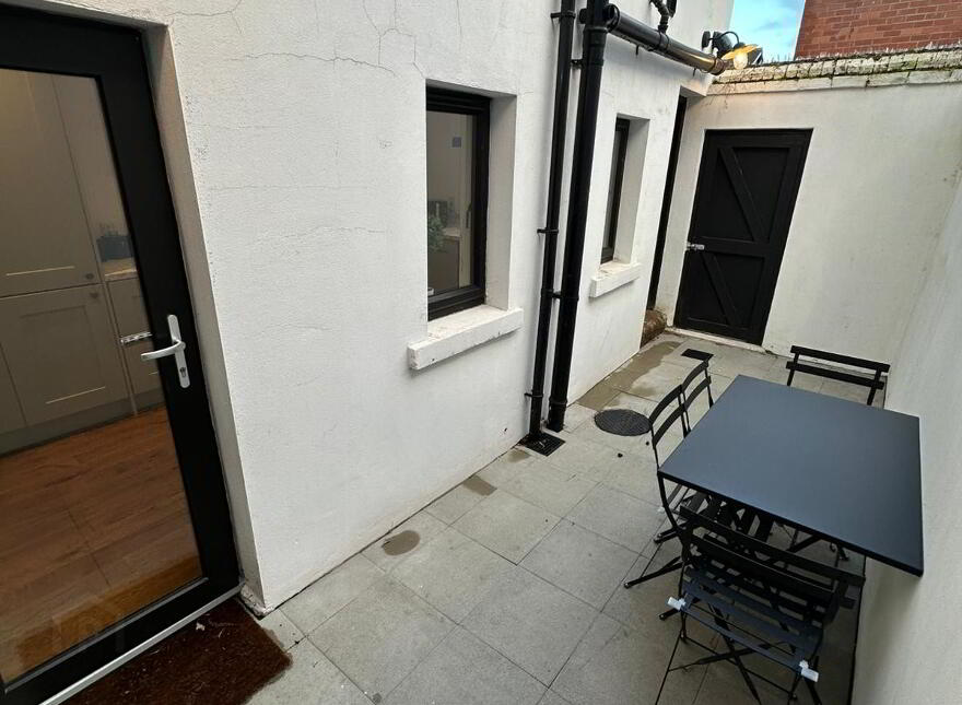 Deramore Avenue, Belfast, BT7 3ES