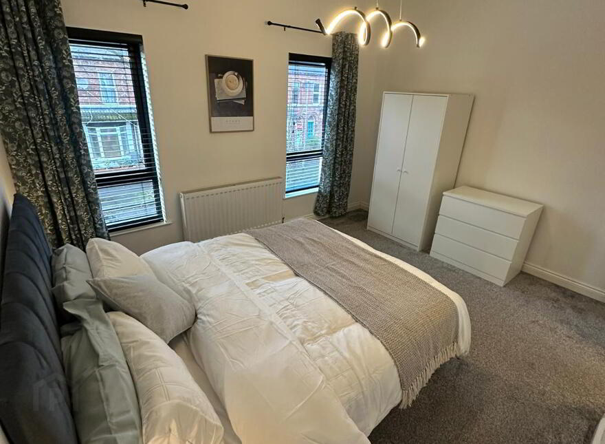 Deramore Avenue, Belfast, BT7 3ES