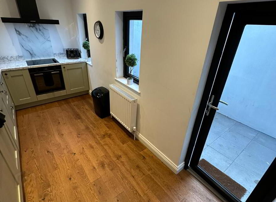 Deramore Avenue, Belfast, BT7 3ES
