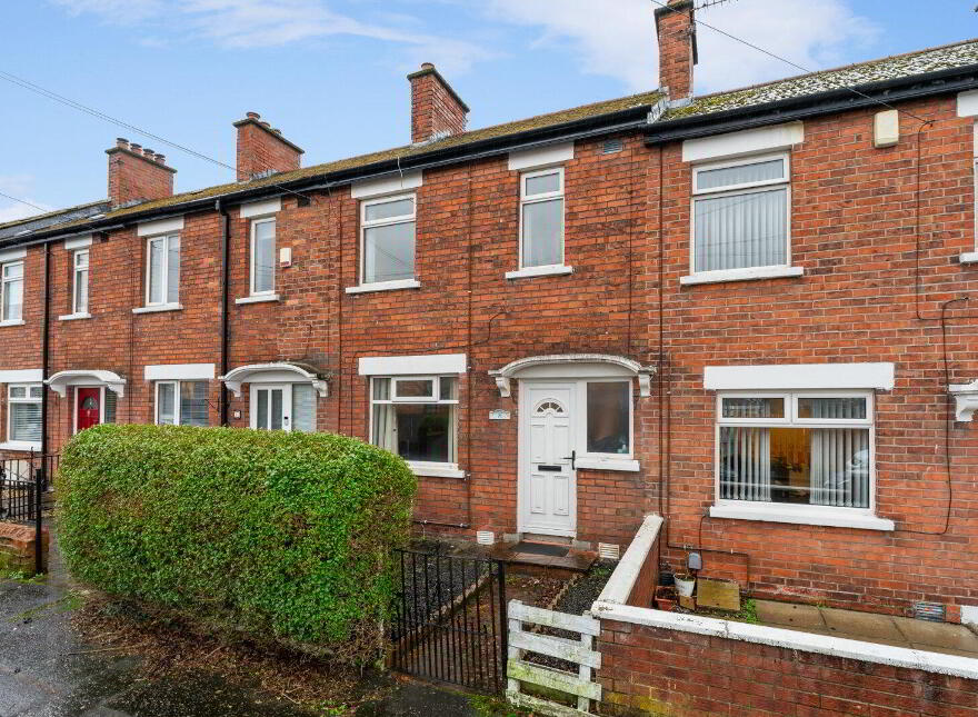 91 Ravenhill Gardens, Belfast, BT6 8GQ photo