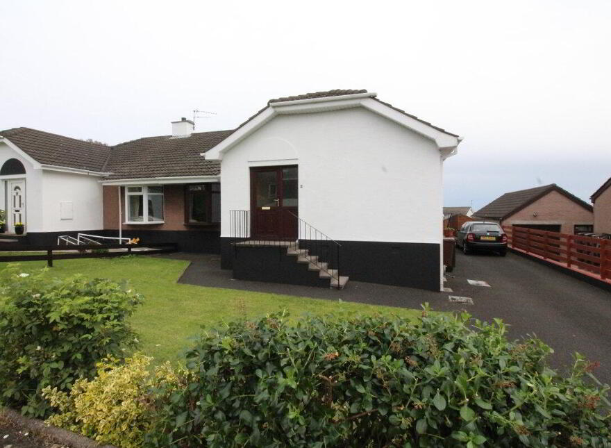 33 Donegall Crescent, Whitehead, Carrickfergus, BT38 9LS photo