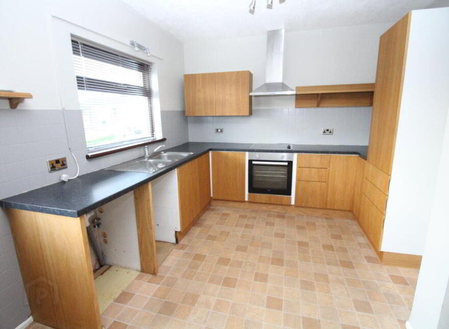 33 Donegall Crescent, Whitehead, Carrickfergus, BT38 9LS