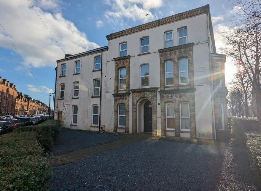 APT 2, 37 Cromwell Road, Botanic Avenue, Belfast, BT7 1JX photo