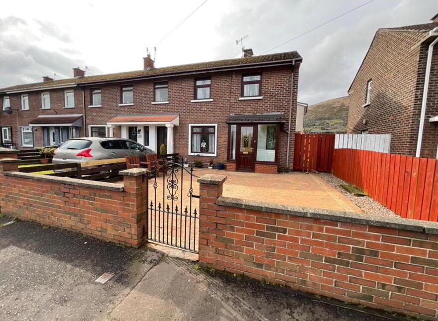 21 Highdene Gardens, Belfast, BT13 3RZ photo