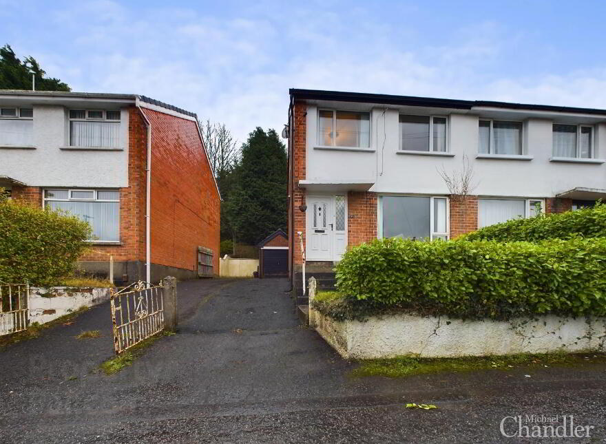 19 Woodbreda Park, Castlereagh, Belfast, BT8 7HY photo