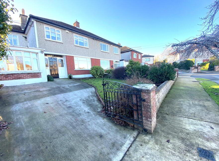 Hollyville Lawn, Palmerstown, Dublin, D20 photo