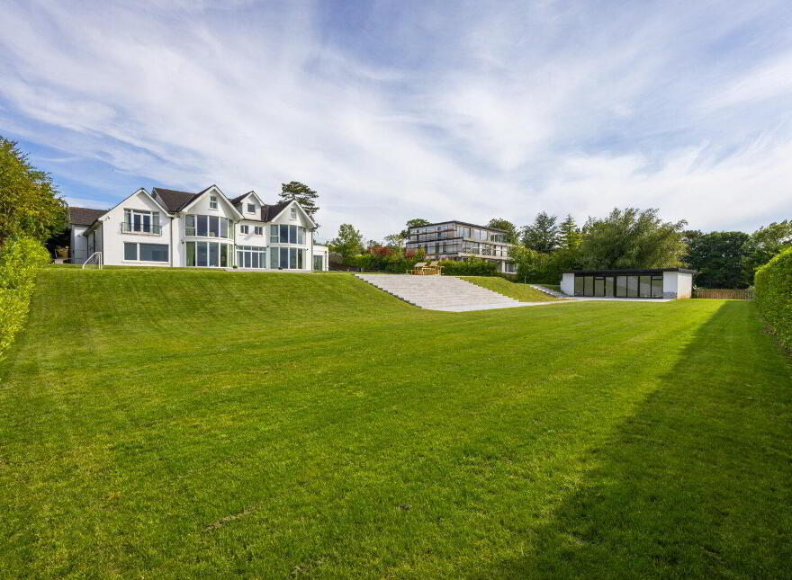38 Ballymenoch Road, Holywood, BT18 0HN