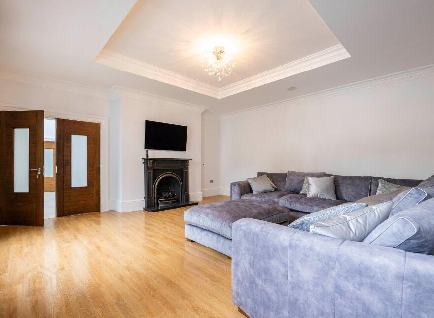 38 Ballymenoch Road, Holywood, BT18 0HN