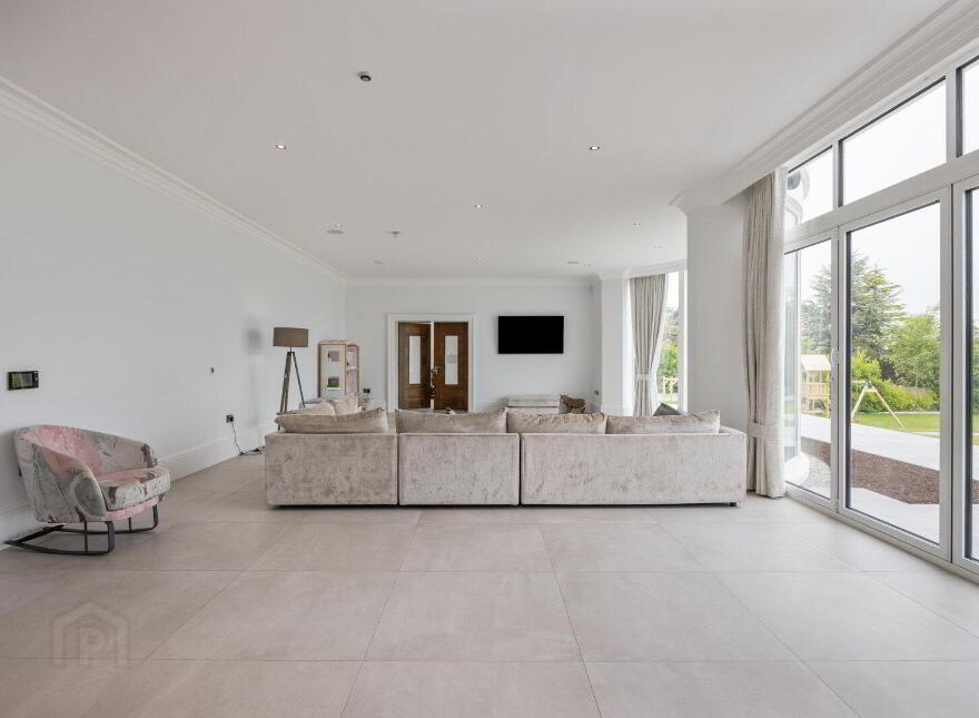 38 Ballymenoch Road, Holywood, BT18 0HN