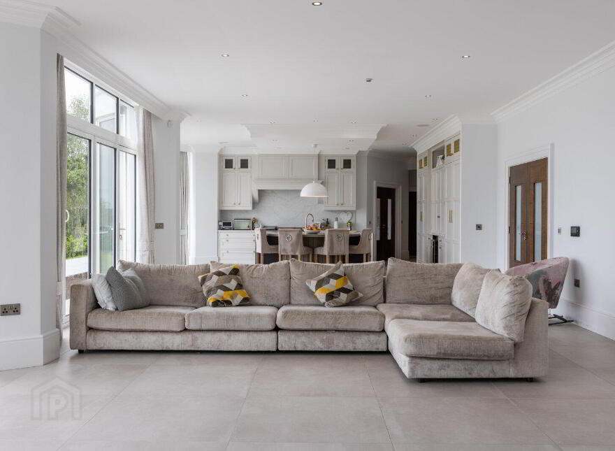 38 Ballymenoch Road, Holywood, BT18 0HN