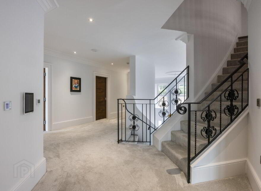 38 Ballymenoch Road, Holywood, BT18 0HN