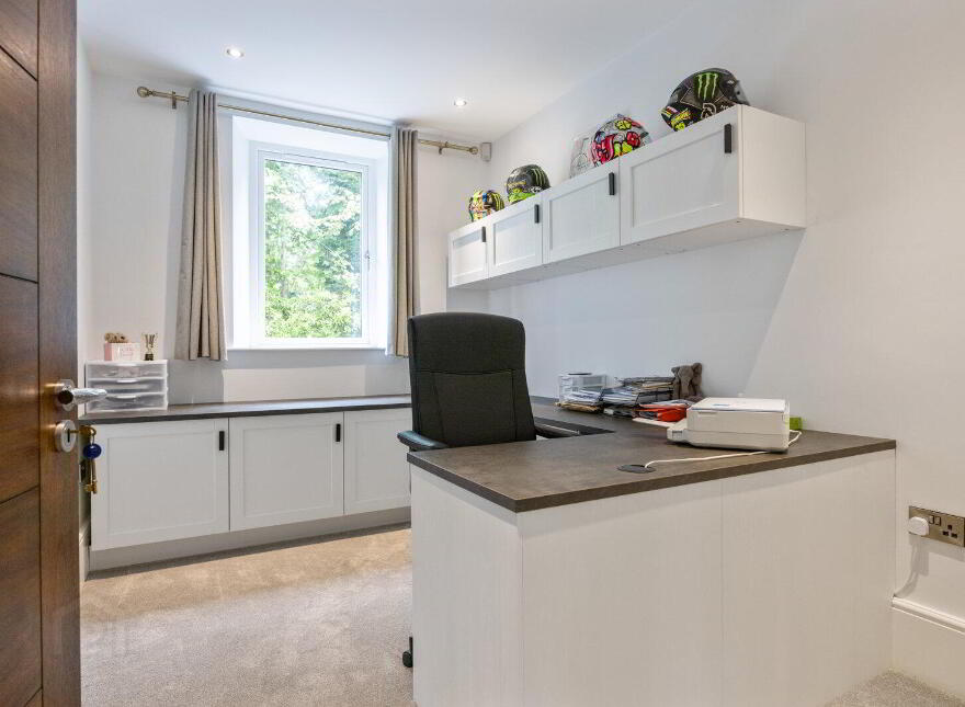 38 Ballymenoch Road, Holywood, BT18 0HN