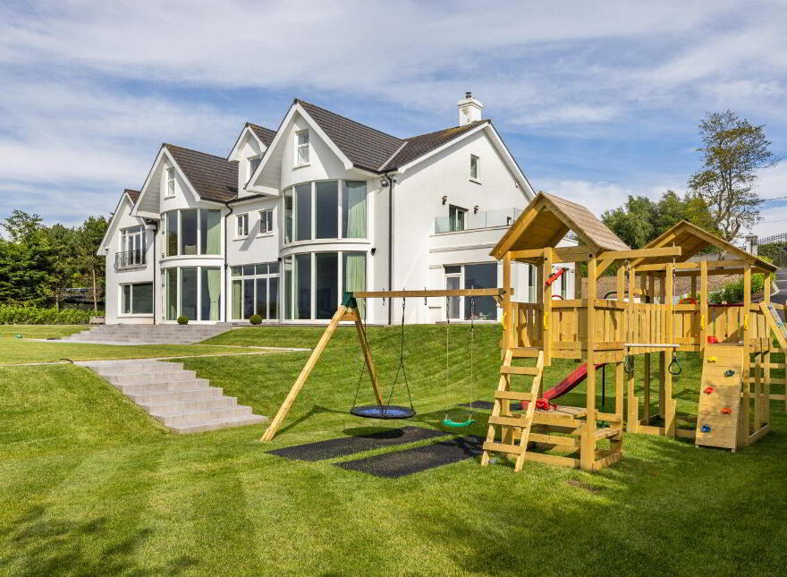 38 Ballymenoch Road, Holywood, BT18 0HN