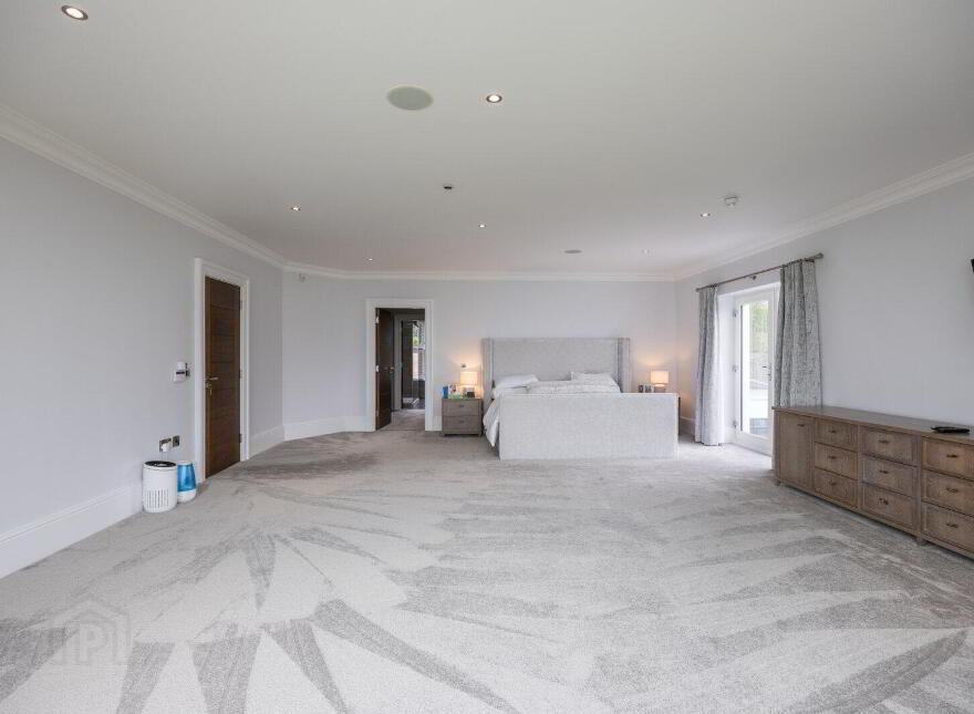38 Ballymenoch Road, Holywood, BT18 0HN