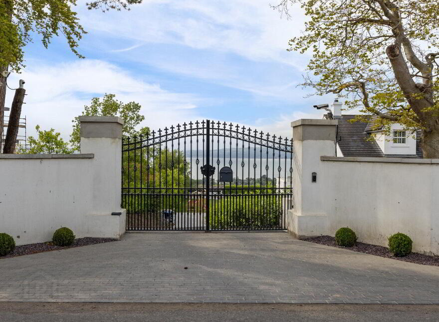 38 Ballymenoch Road, Holywood, BT18 0HN