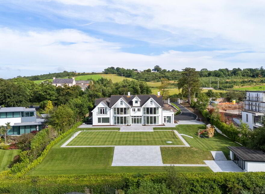 38 Ballymenoch Road, Holywood, BT18 0HN