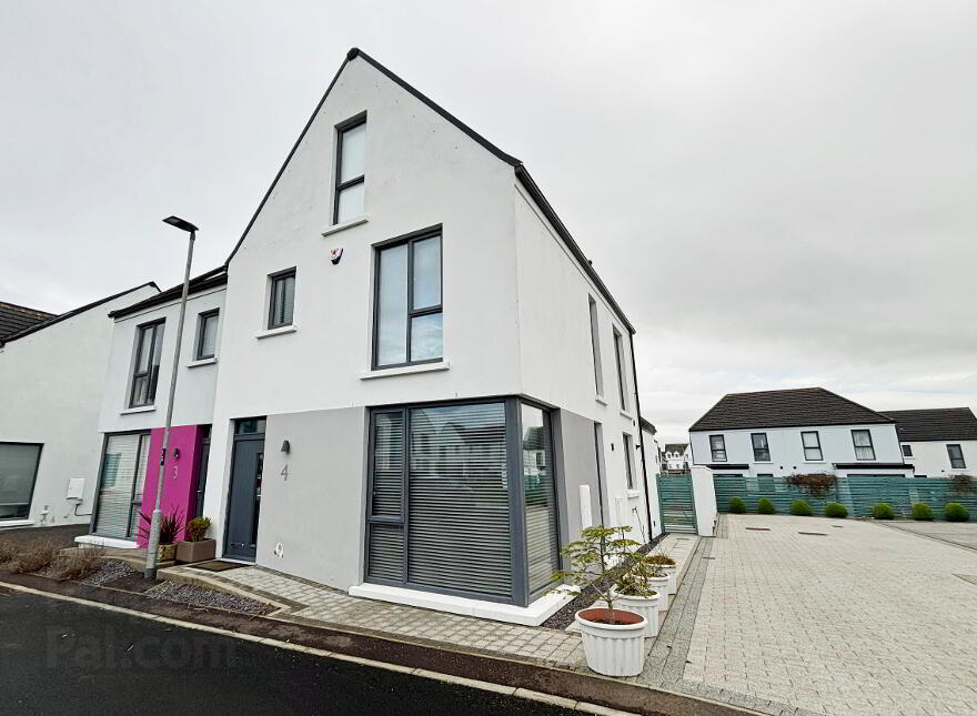 4 Hatheran Square, Portstewart, BT55 7UL photo