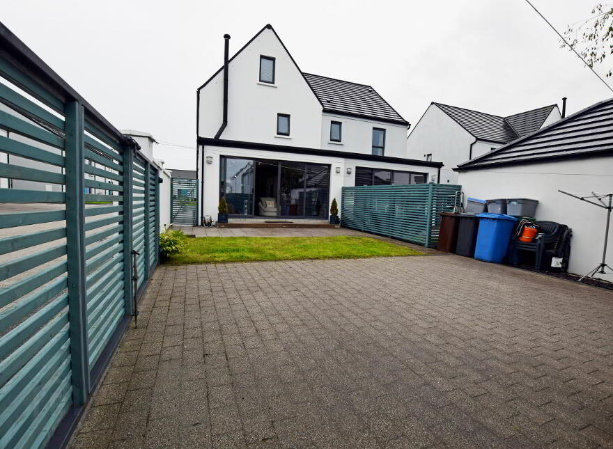 4 Hatheran Square, Portstewart, BT55 7UL