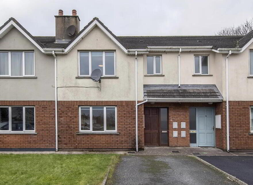 77 Town Court, Dungarvan, X35R583 photo