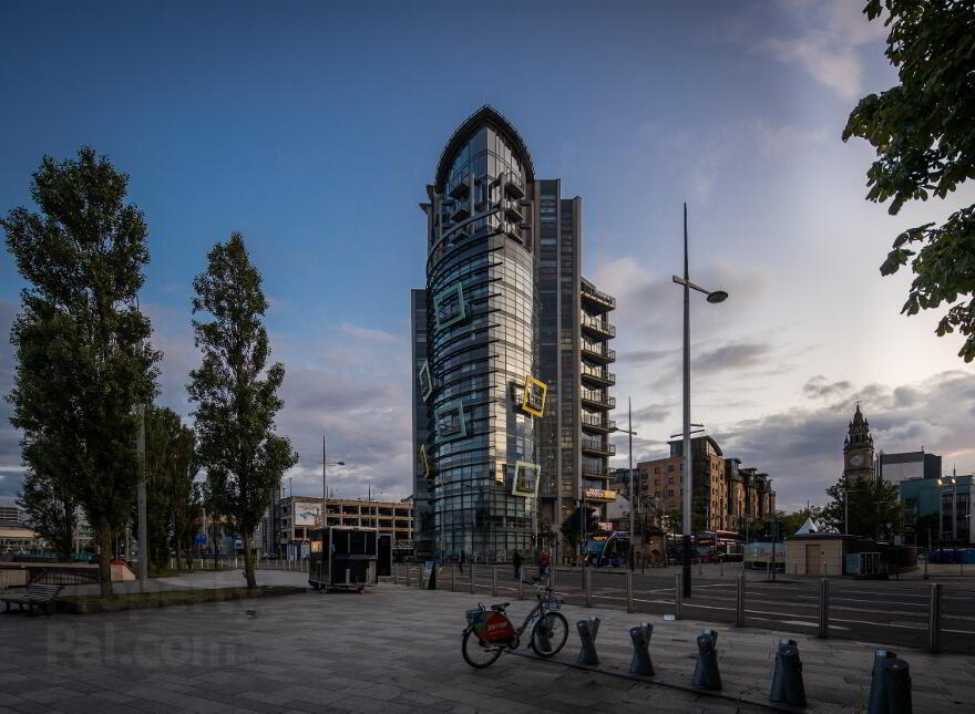 The Boat, Queens Square, Belfast, BT1 3FG photo