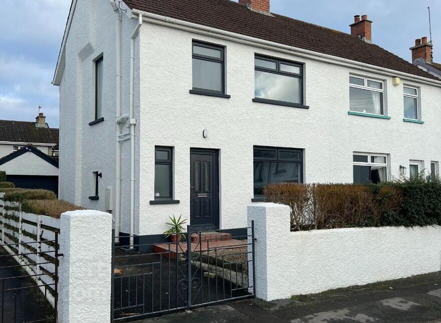 9 Warren Park Gardens, Lisburn, BT28 1HH photo