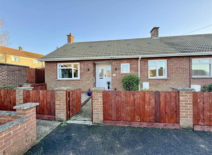 2 Alder Close, Braniel, Belfast, BT5 7PZ photo