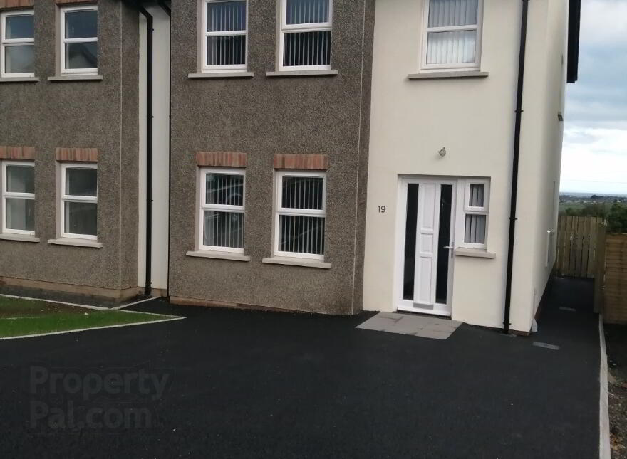 19 Leafield Road, Ballycarry, BT38 9QH photo