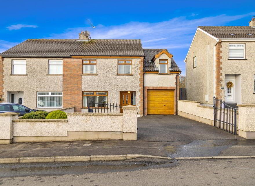 76 Fenaghy Park, Ballymena, BT42 1JT photo