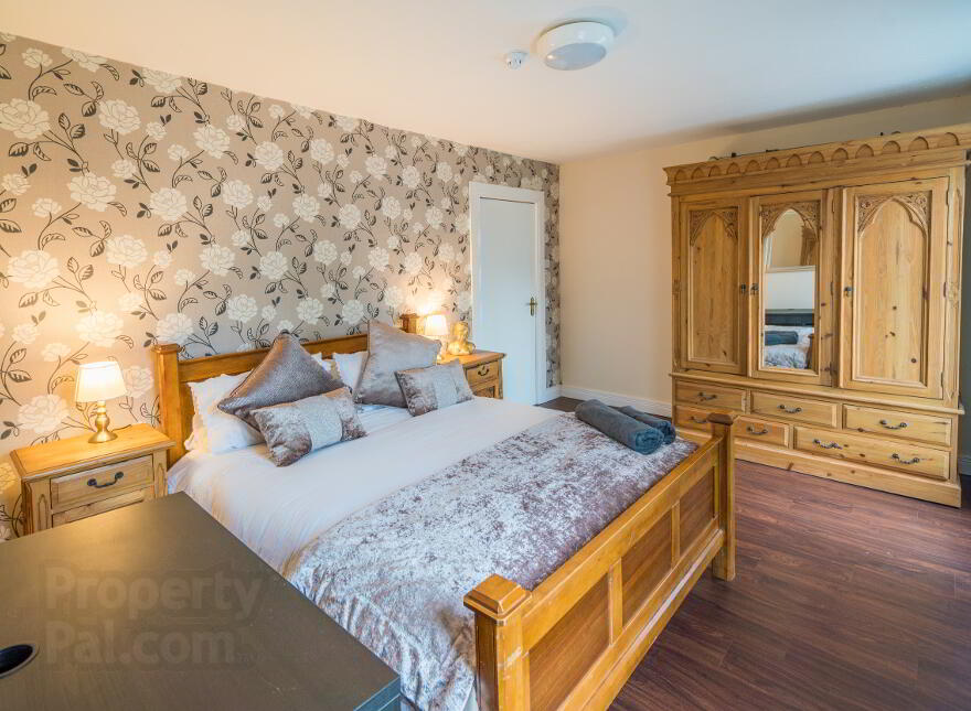 STUDENT ACCOMMODATION, 6 Stewarts Terrace, Derry/Londonderry, BT48 7LH photo