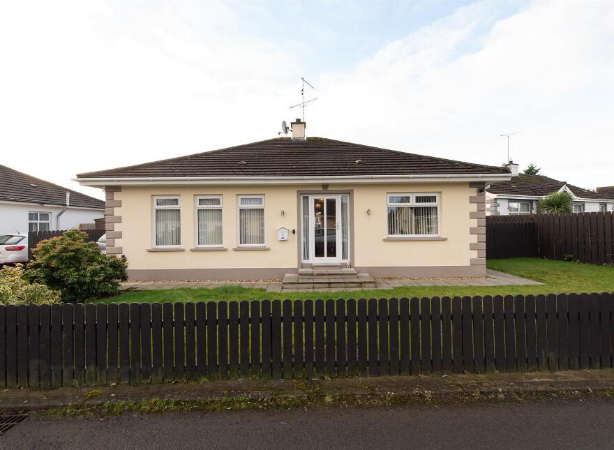 8 Dunleath Avenue, Downpatrick, BT30 6UT photo