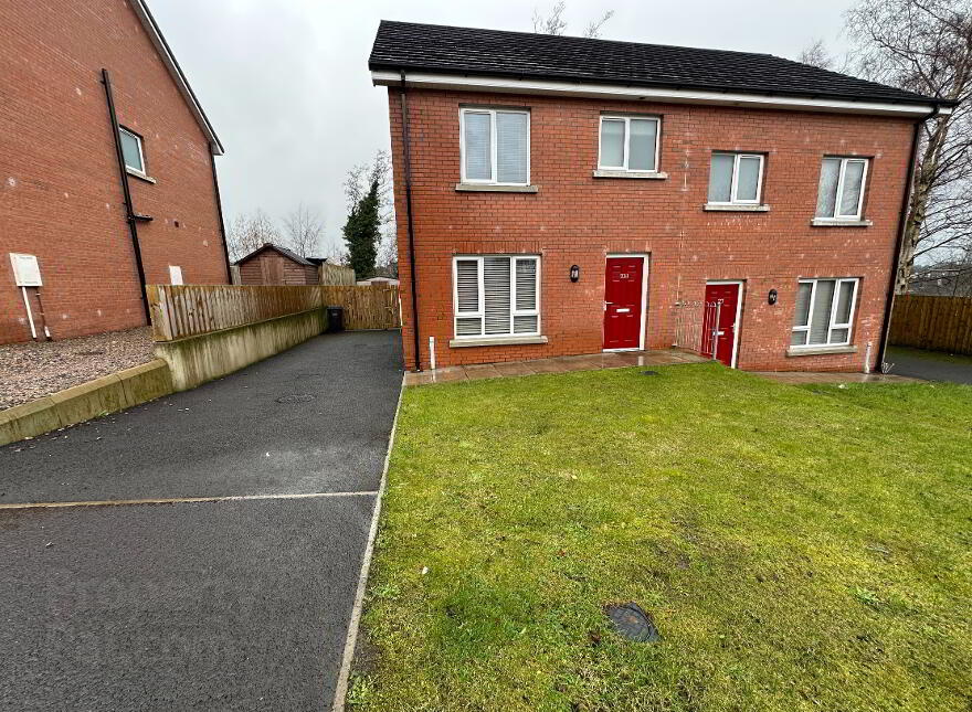 24 Baileys Gate, Ballymena, BT42 3FH photo