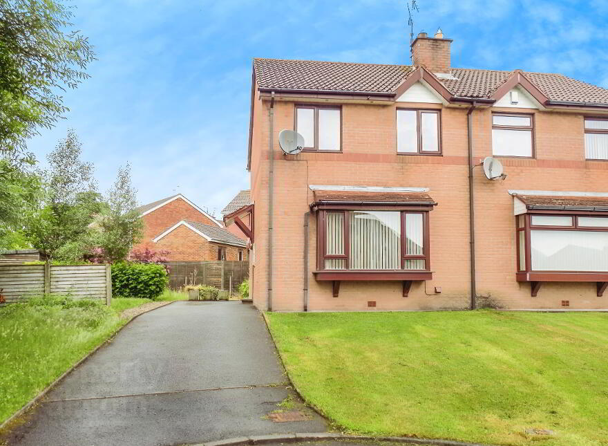 59 Glenwood Court, Lisburn, BT28 3UD photo