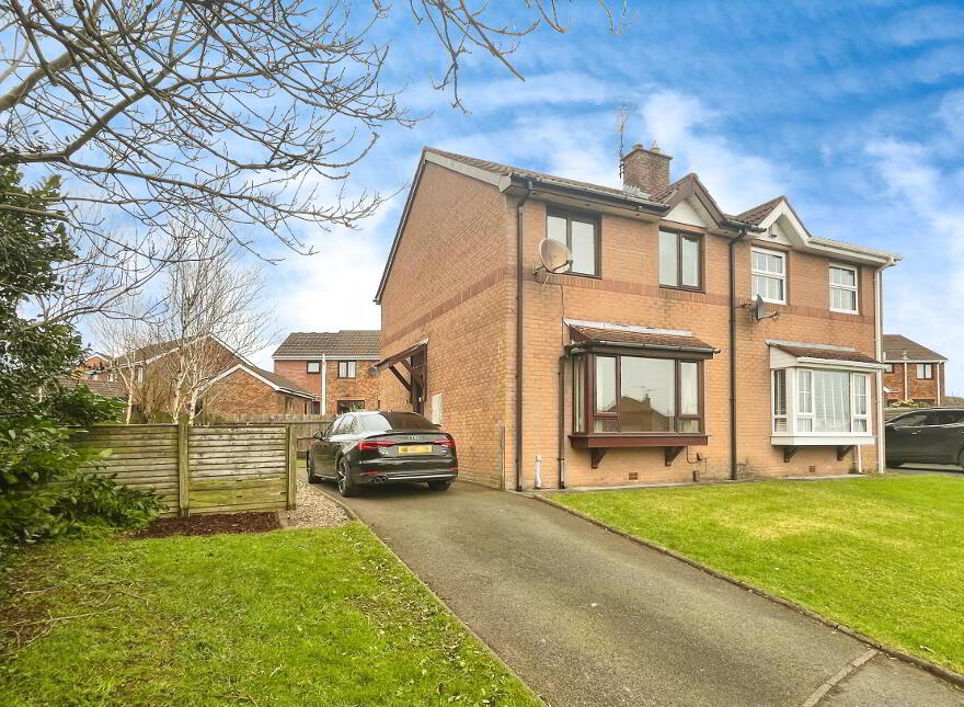 59 Glenwood Court, Lisburn, BT28 3UD photo