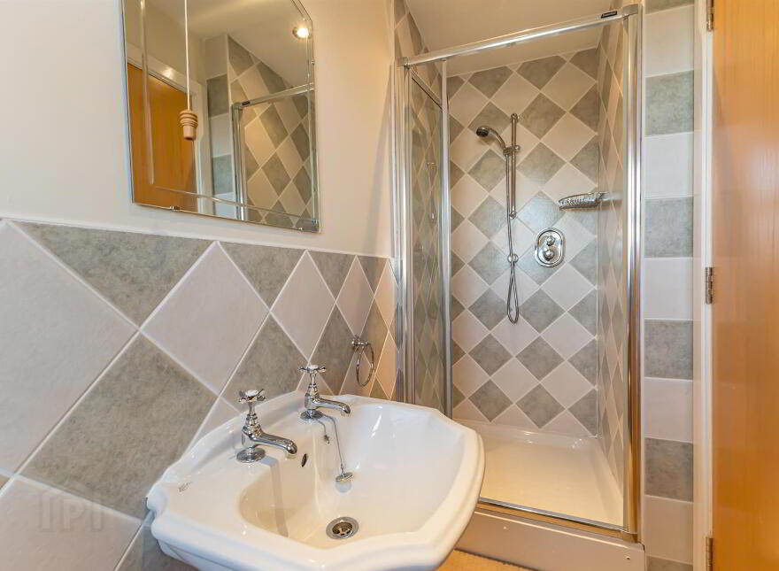 8 Penthouse, Bayside Apartments, 24 Ballyholme Road, Bangor, BT20 5JS