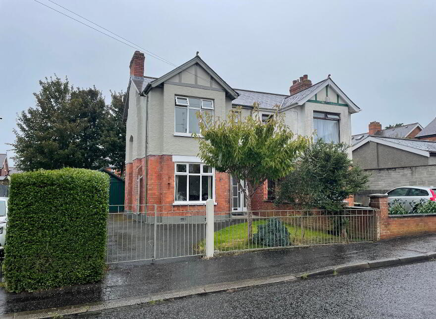 10 Ailesbury Gardens, Ormeau Road, Belfast, BT7 3FJ photo