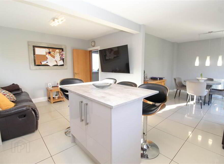 276a Comber Road, Dundonald, Belfast, BT16 1UR