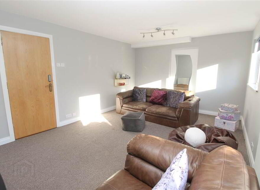 276a Comber Road, Dundonald, Belfast, BT16 1UR