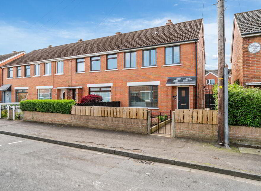 33 Larkfield Gardens, Belfast, BT4 1QR photo