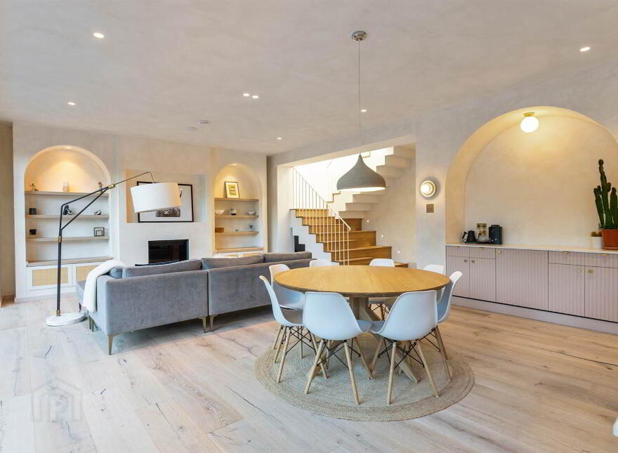 Salt & Bark, 2 Craigdarragh Road, Helen's Bay, BT19 1UA