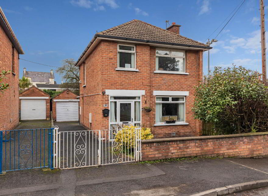 39 Llewellyn Avenue, Lisburn, BT27 4AG photo