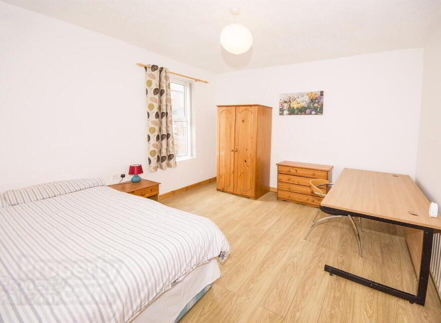 Room 3, 32 Wellesley Avenue, Belfast, BT9 6DG photo