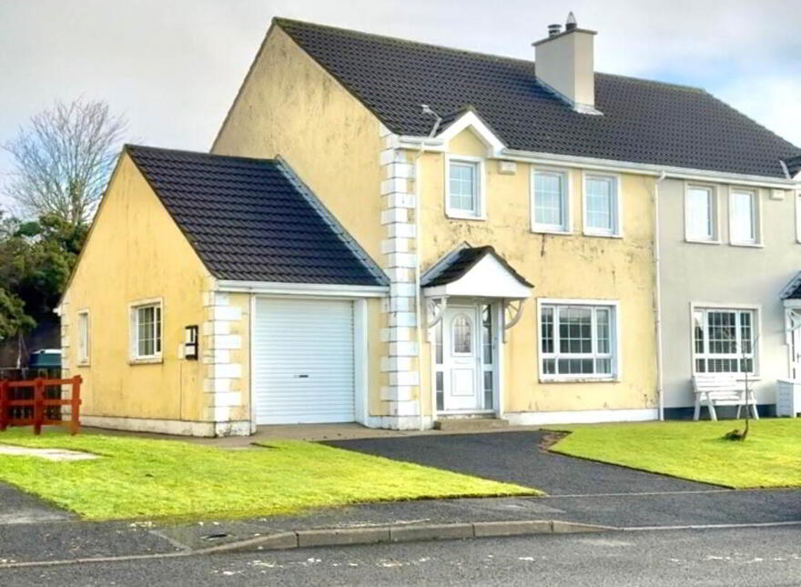 46 Solomons Court, Letterkenny, F92T1D1 photo